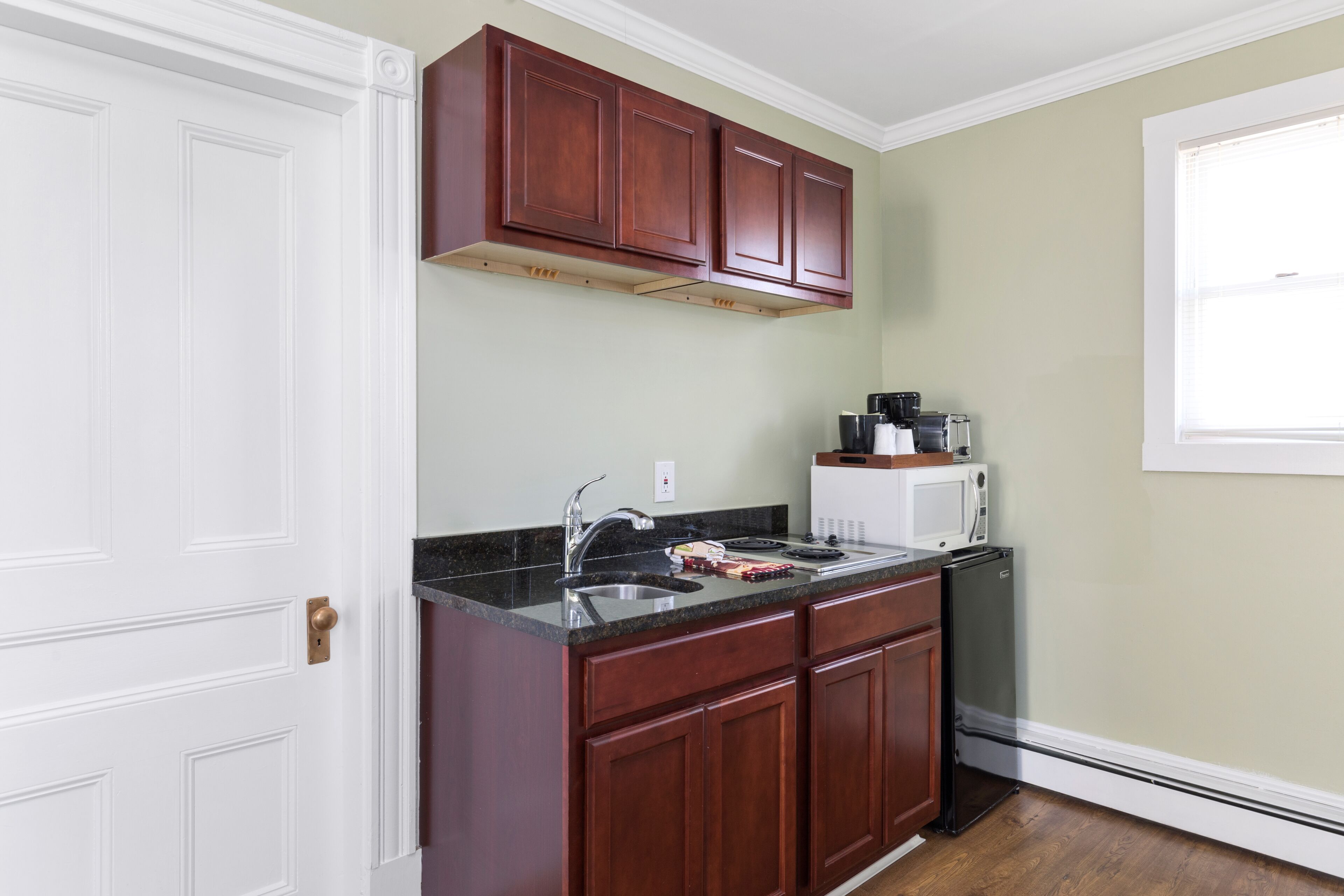 studio, 1 bedroom | private kitchenette | mini-fridge