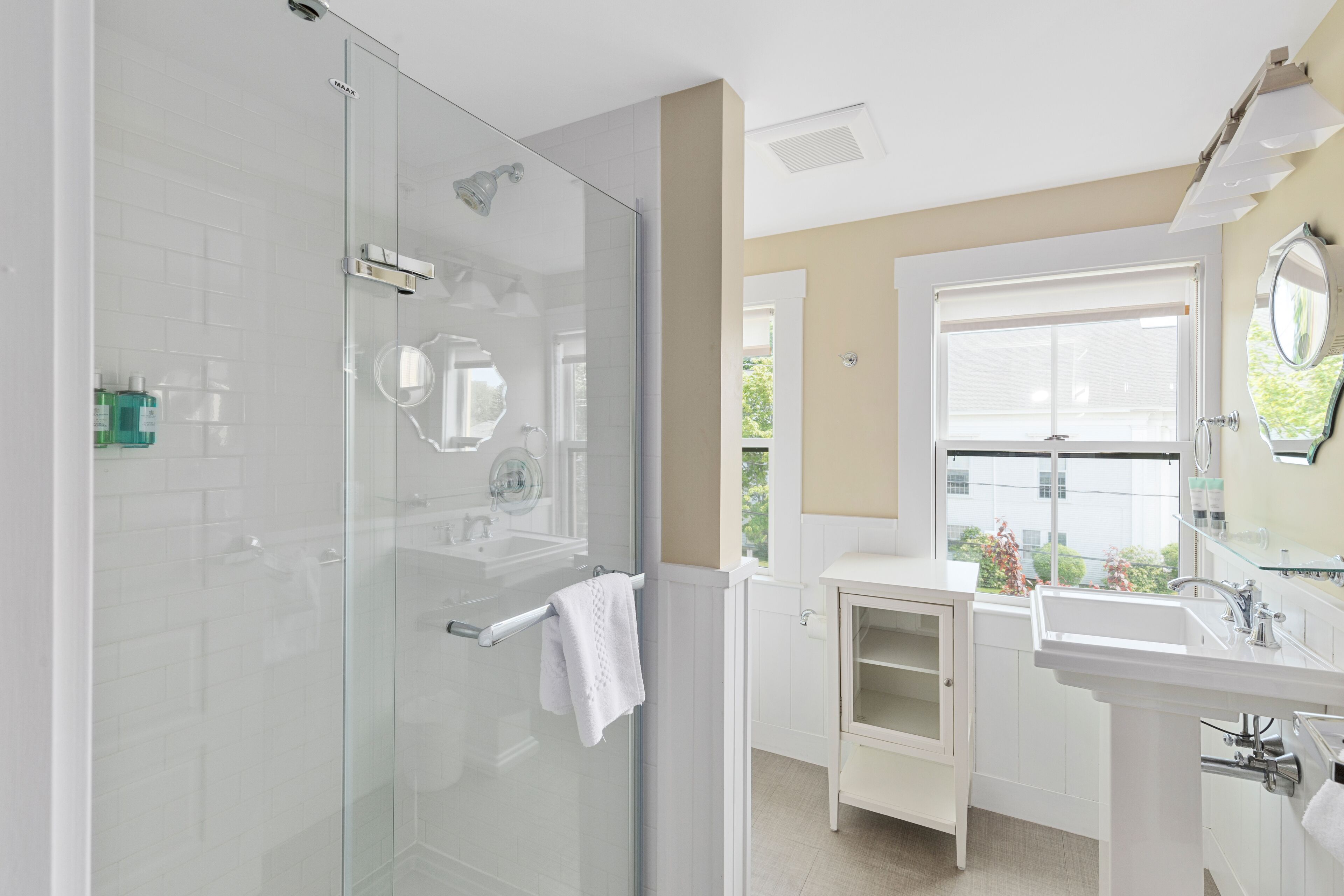 superior room, 1 king bed | bathroom | hair dryer, towels