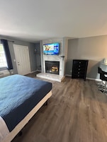 Deluxe Room, 1 King Bed, Kitchenette | Blackout drapes, iron/ironing board, rollaway beds, free WiFi