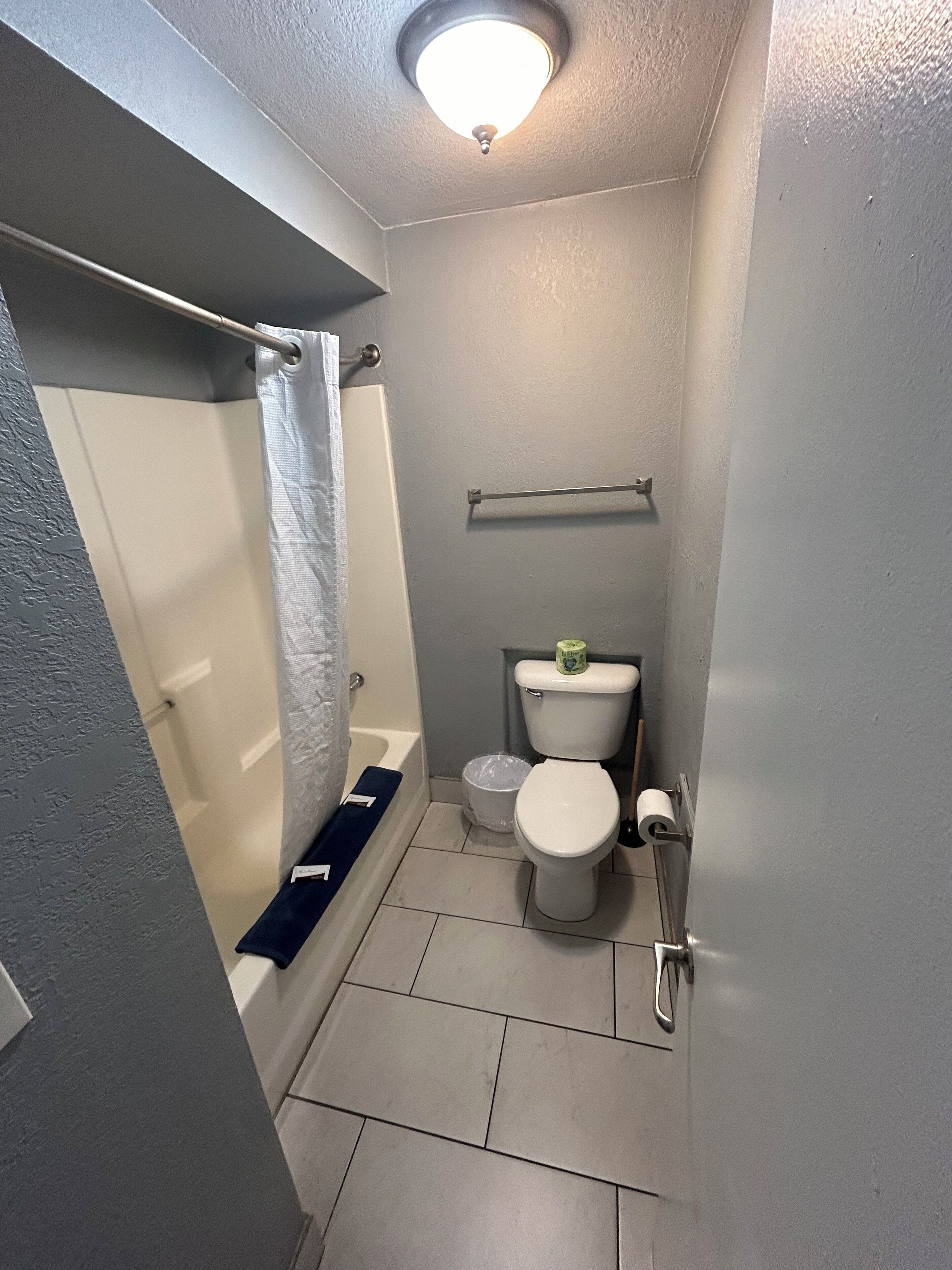 economy room, 1 queen bed | bathroom | shower, free toiletries, hair dryer, towels