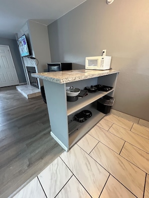 Deluxe Room, 1 King Bed, Kitchenette | Private kitchen | Fridge, microwave, coffee/tea maker, freezer
