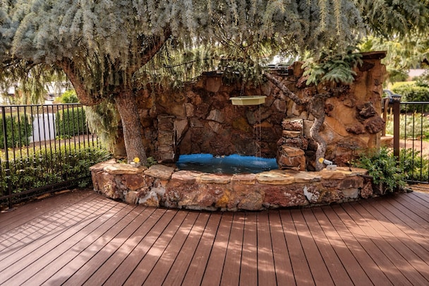 Best Hotels with Jacuzzi in Room in Prescott AZ ❤️ 2026 11 Sierra Inn Prescott