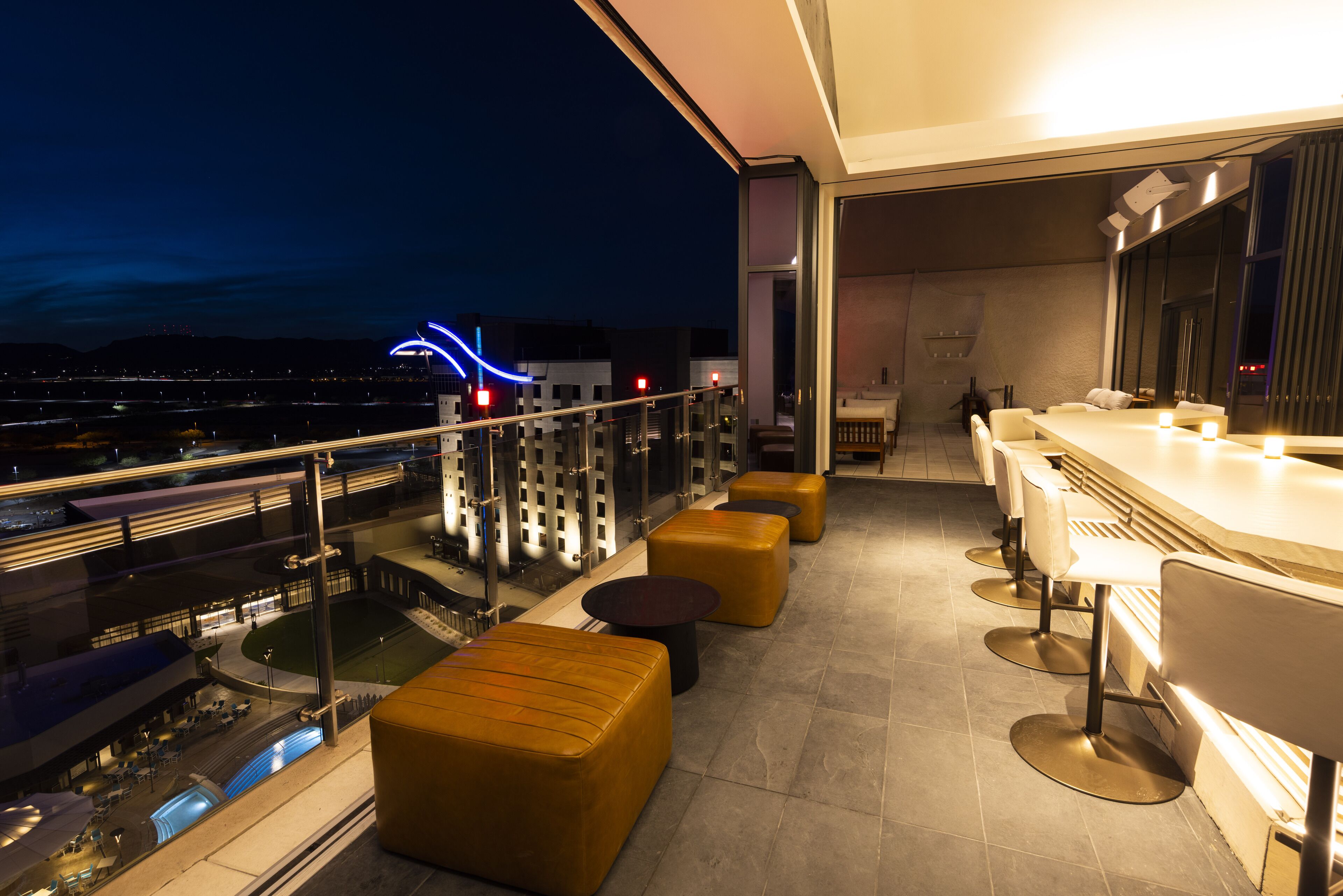 3 restaurants, breakfast served