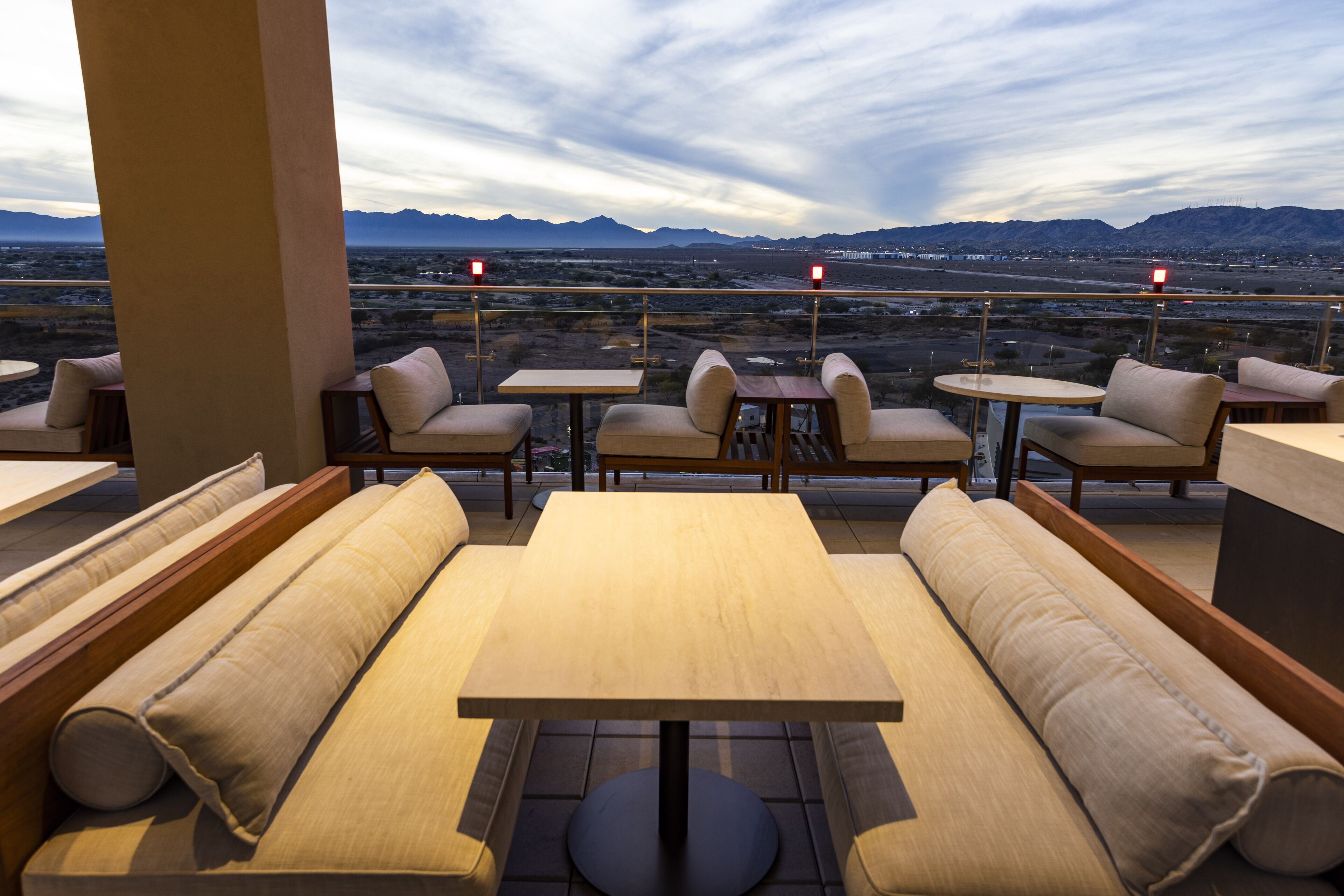 3 restaurants, breakfast served