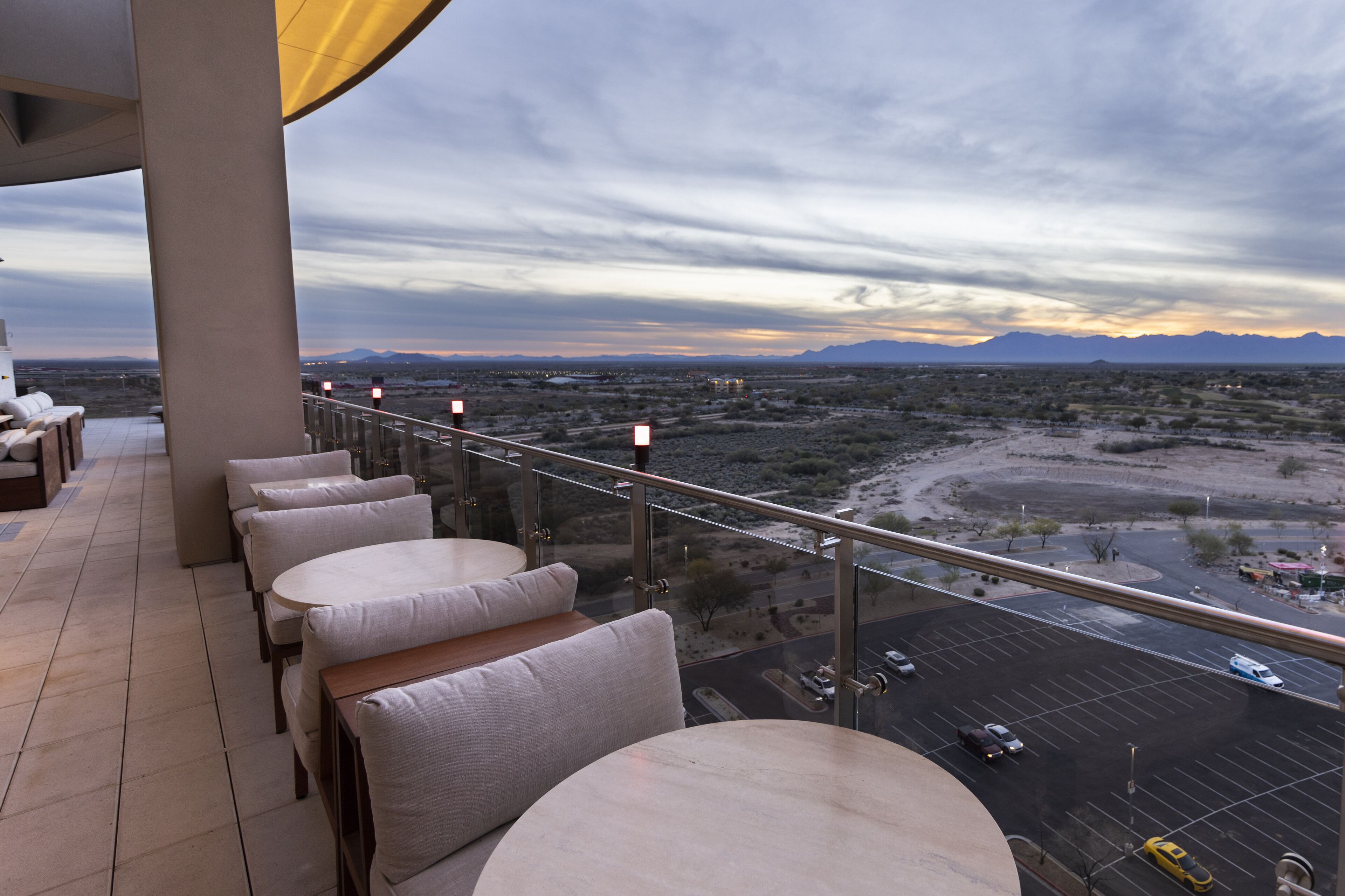 3 restaurants, breakfast served