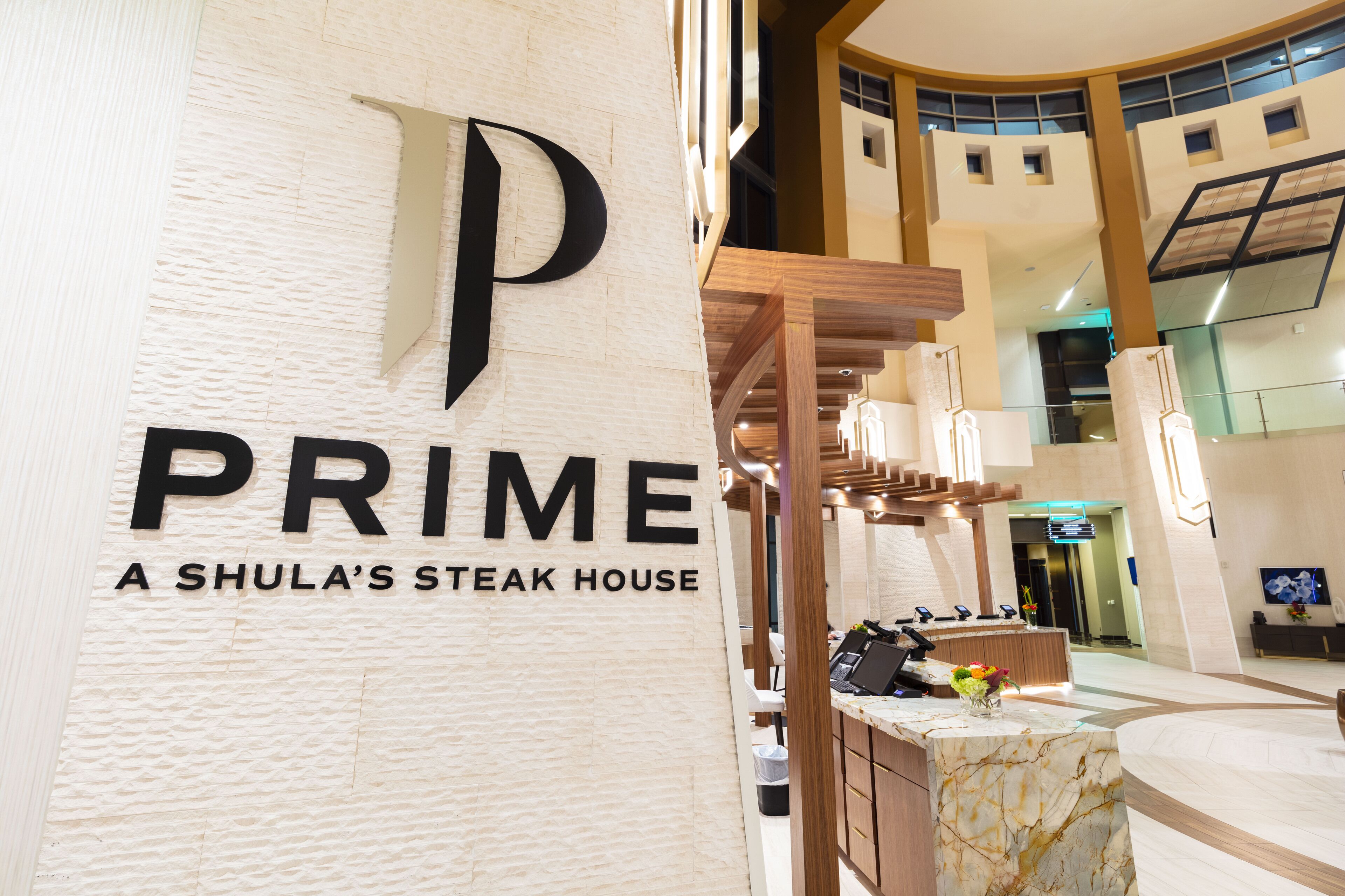 3 restaurants, breakfast served