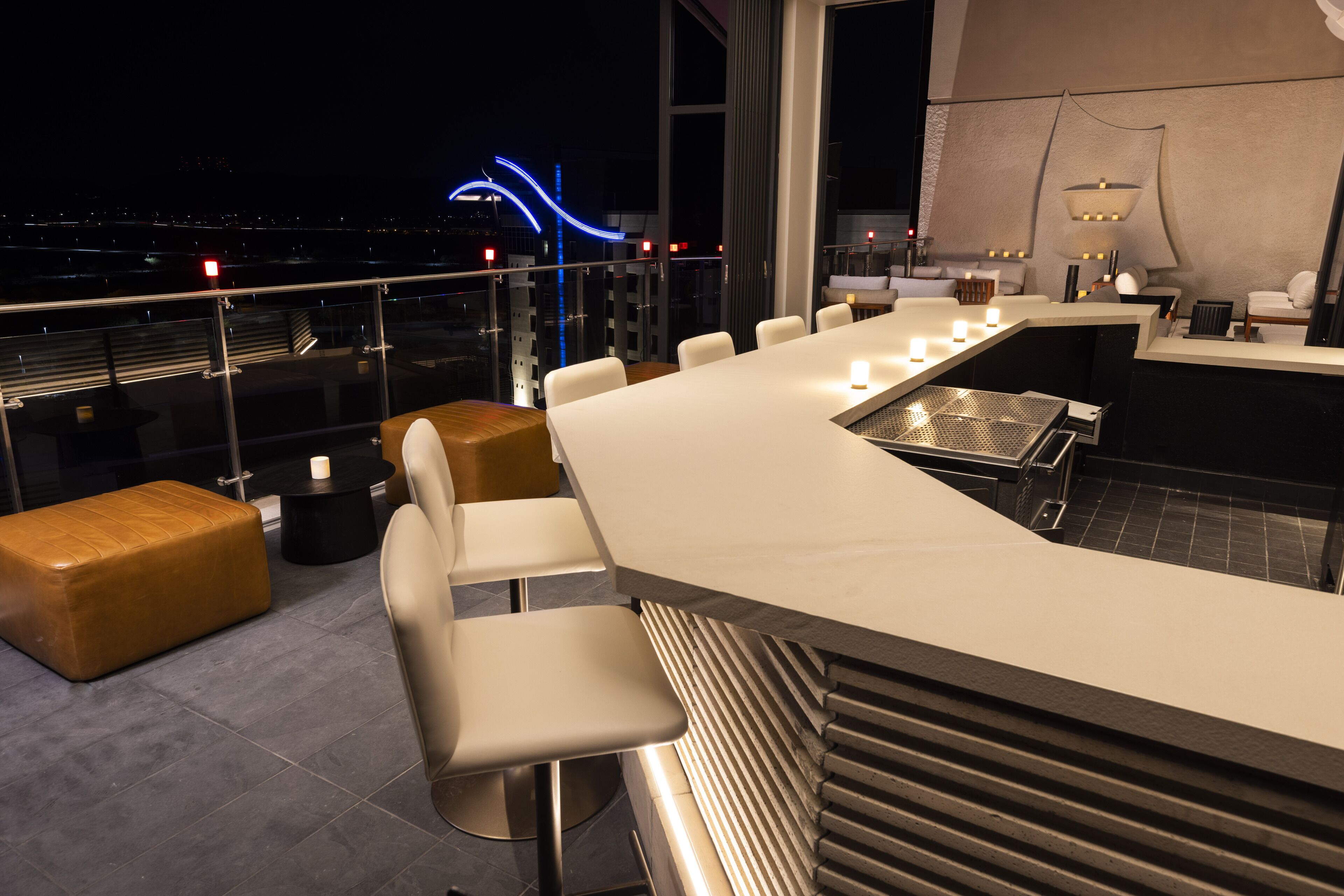 3 restaurants, breakfast served