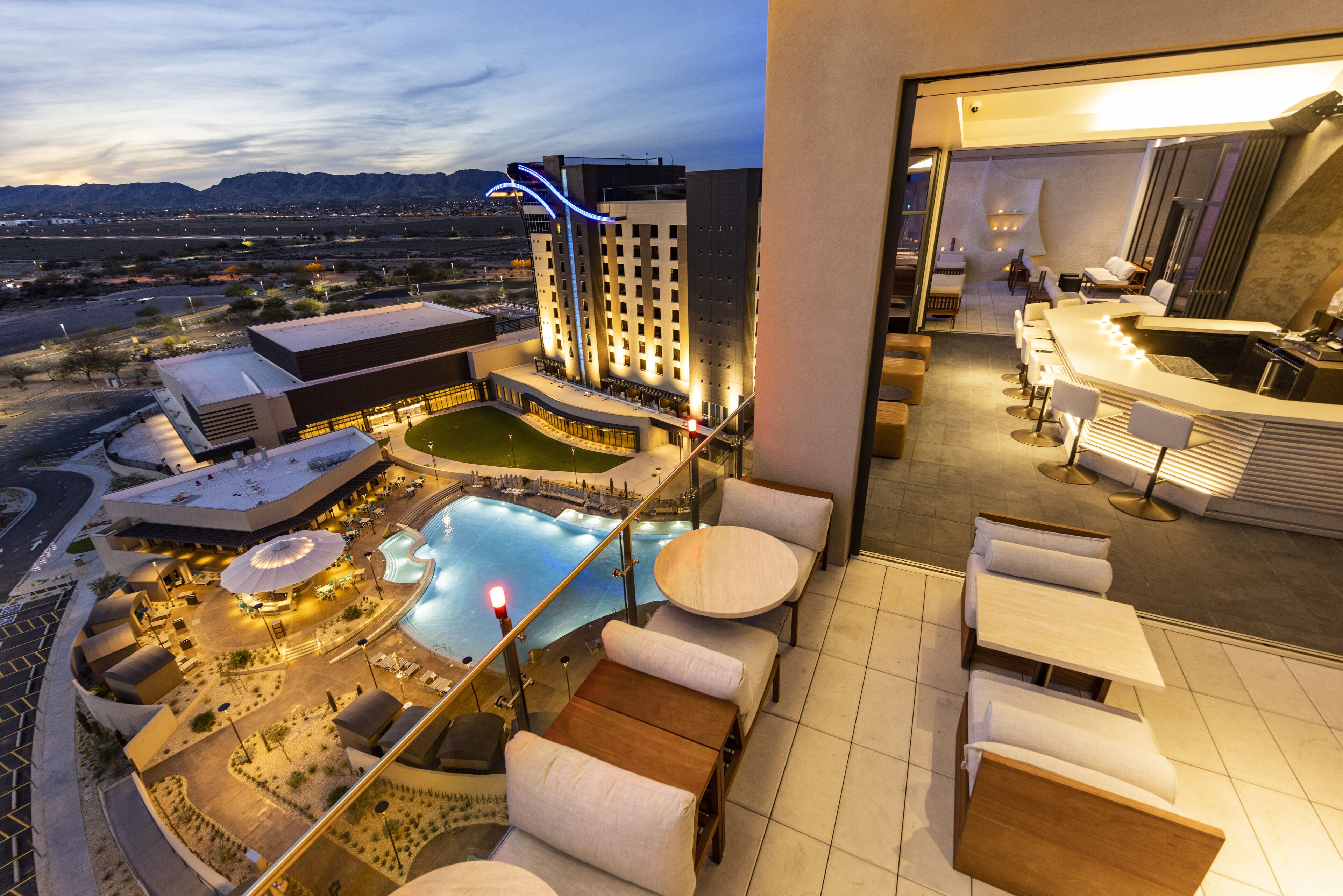 3 restaurants, breakfast served