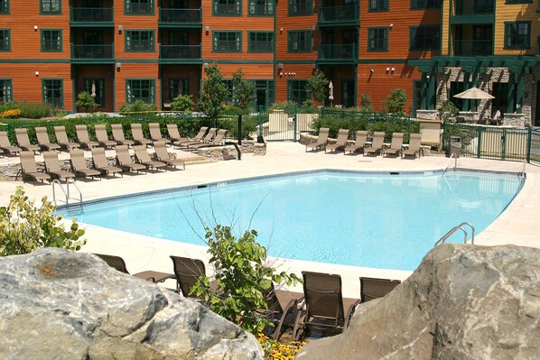 Outdoor pool, sun loungers