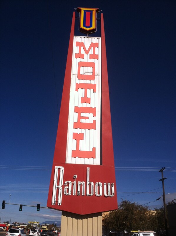 Exterior - Rainbow Motel (Bozeman)