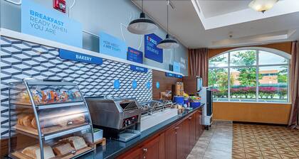 Holiday Inn Express Hotel & Suites CLARINGTON - BOWMANVILLE by IHG