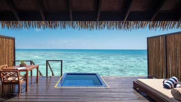 Sunset Water Villa with Private Pool & Jacuzzi - - Premium All Inclusive with Free Transfers | Quang cảnh từ phòng