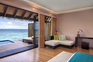 Vila, banheira de hidromassagem (Sunrise Water, Private Pool) | Frigobar (abastecido com itens grátis), cofres nos quartos, escrivaninha