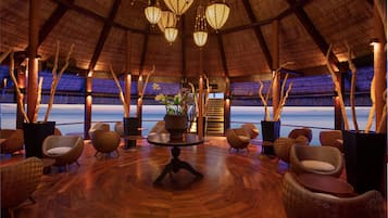 2 bares o lounges, bar en la playa