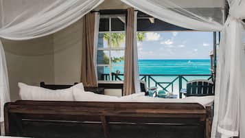 Sunset Beachfront Room | Roupas de cama premium, camas com colchões pillow-top