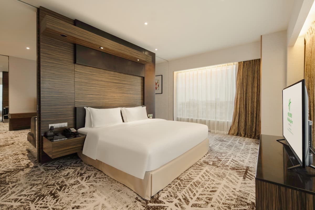 1 bedroom, minibar, in-room safe, desk