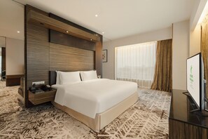 Suite, 1 King Bed (with Dining Area) | Minibar, in-room safe, desk, soundproofing