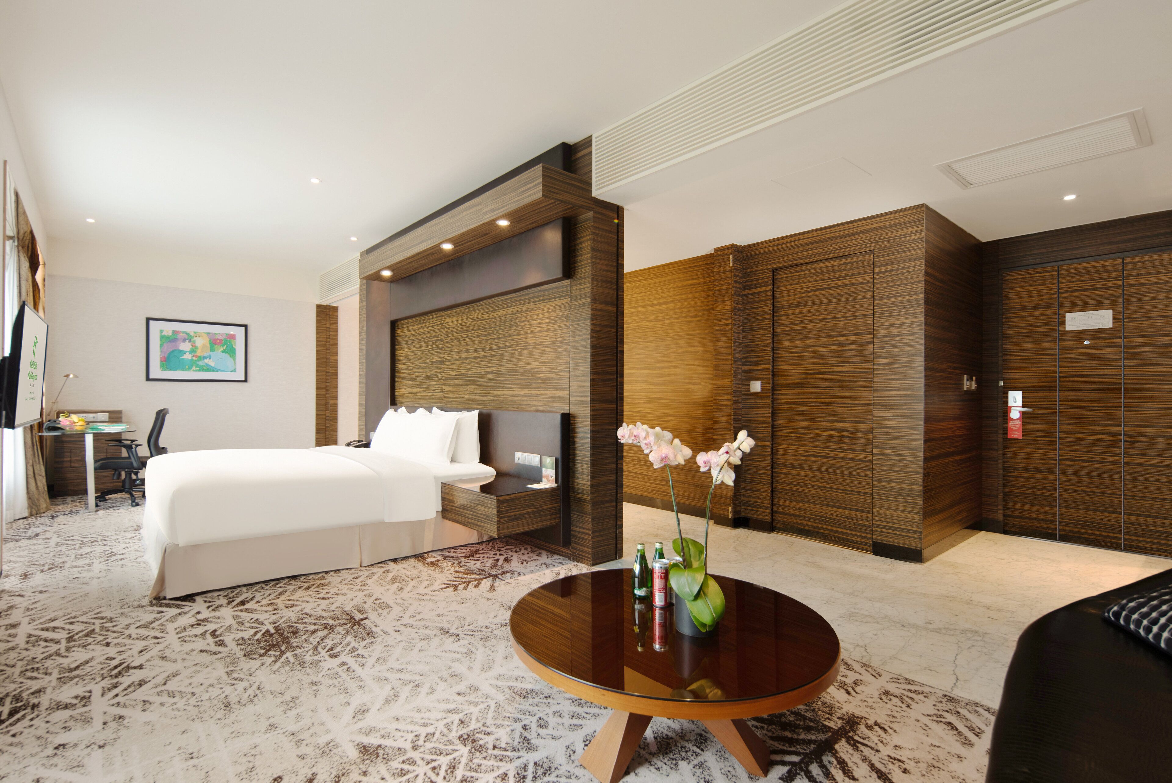suite, 1 king bed (with dining area) | 1 bedroom, minibar, in-room safe, desk