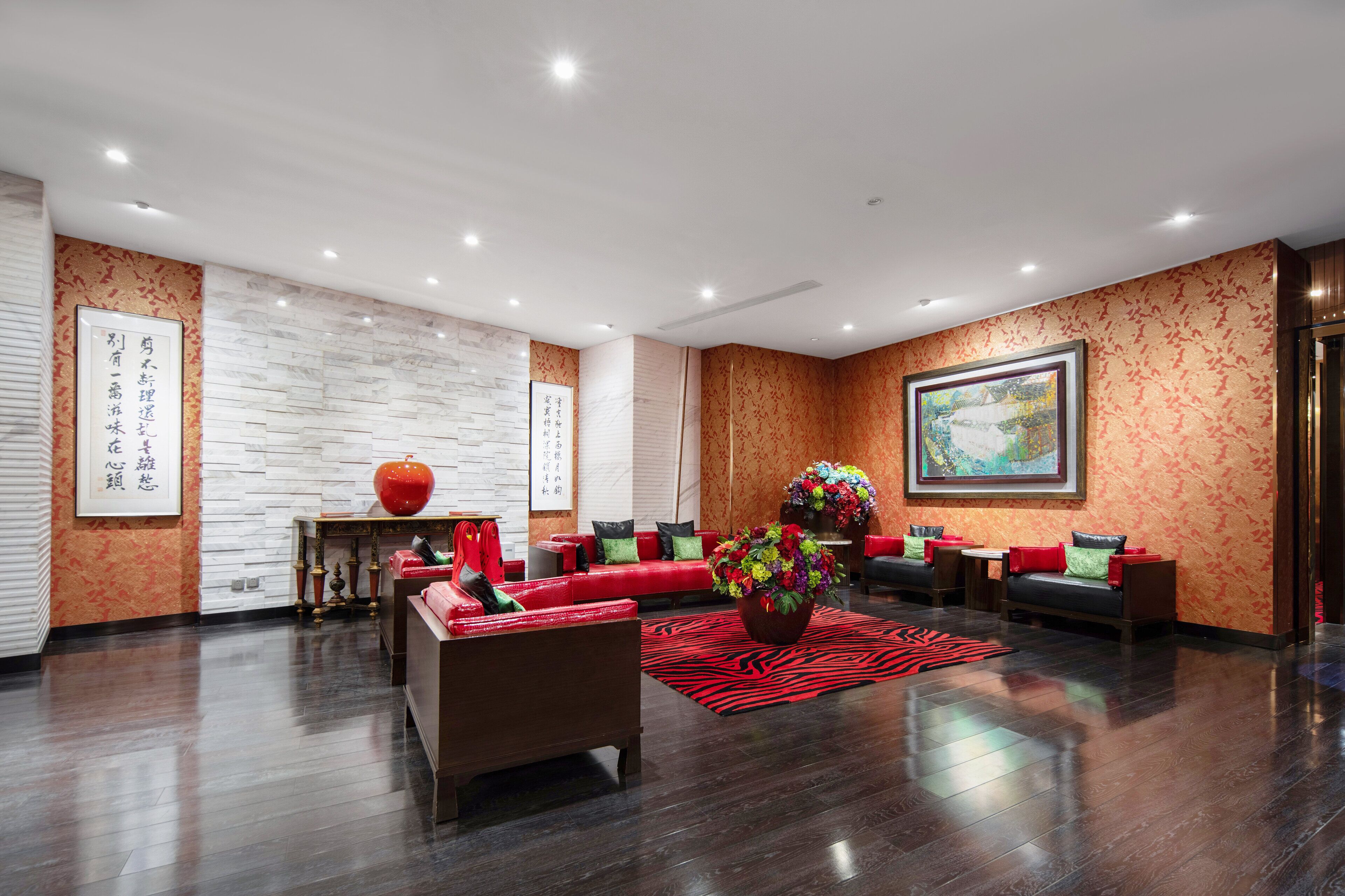 2 restaurants, breakfast served