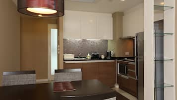 Fridge, coffee/tea maker