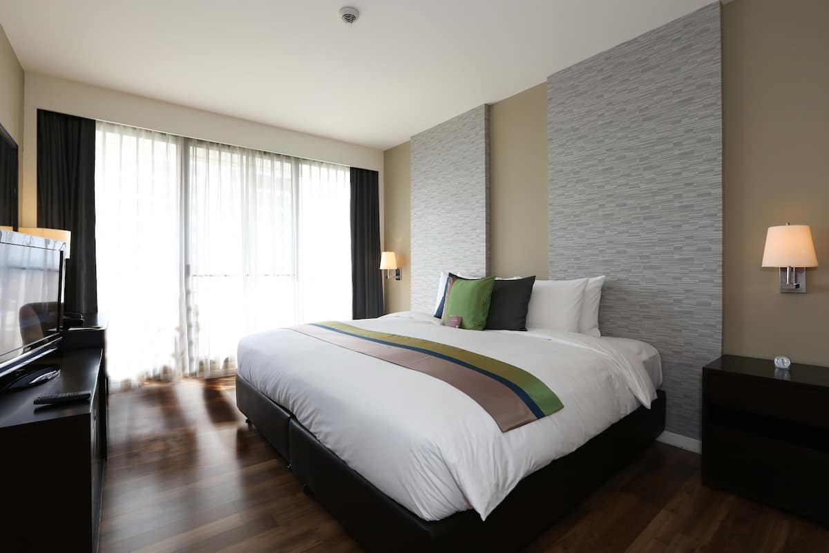 Down comforters, pillowtop beds, in-room safe, desk