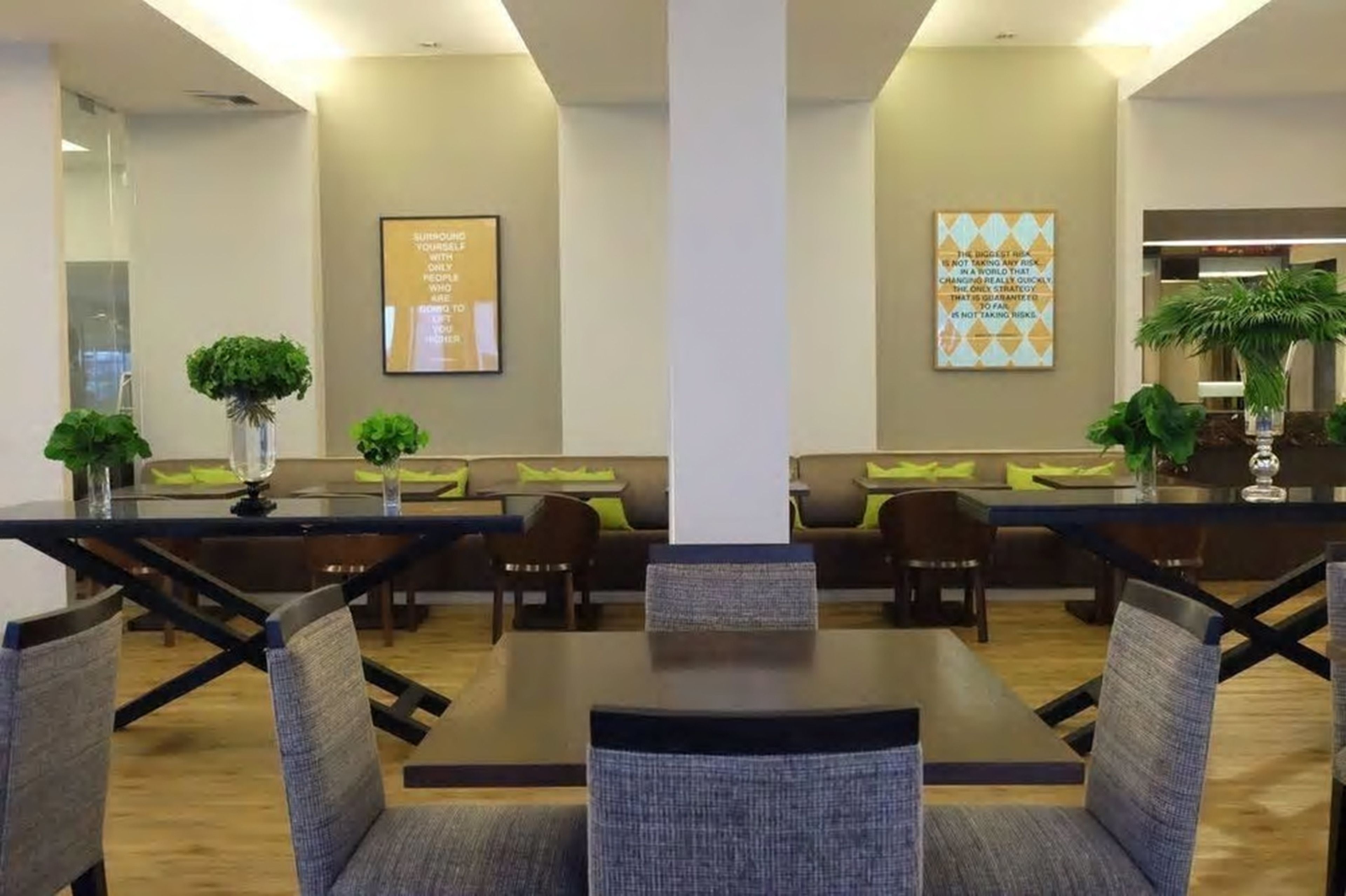 breakfast, lunch, dinner served; international cuisine