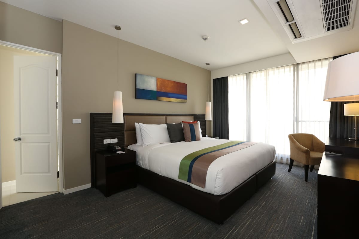 Down comforters, pillowtop beds, in-room safe, desk