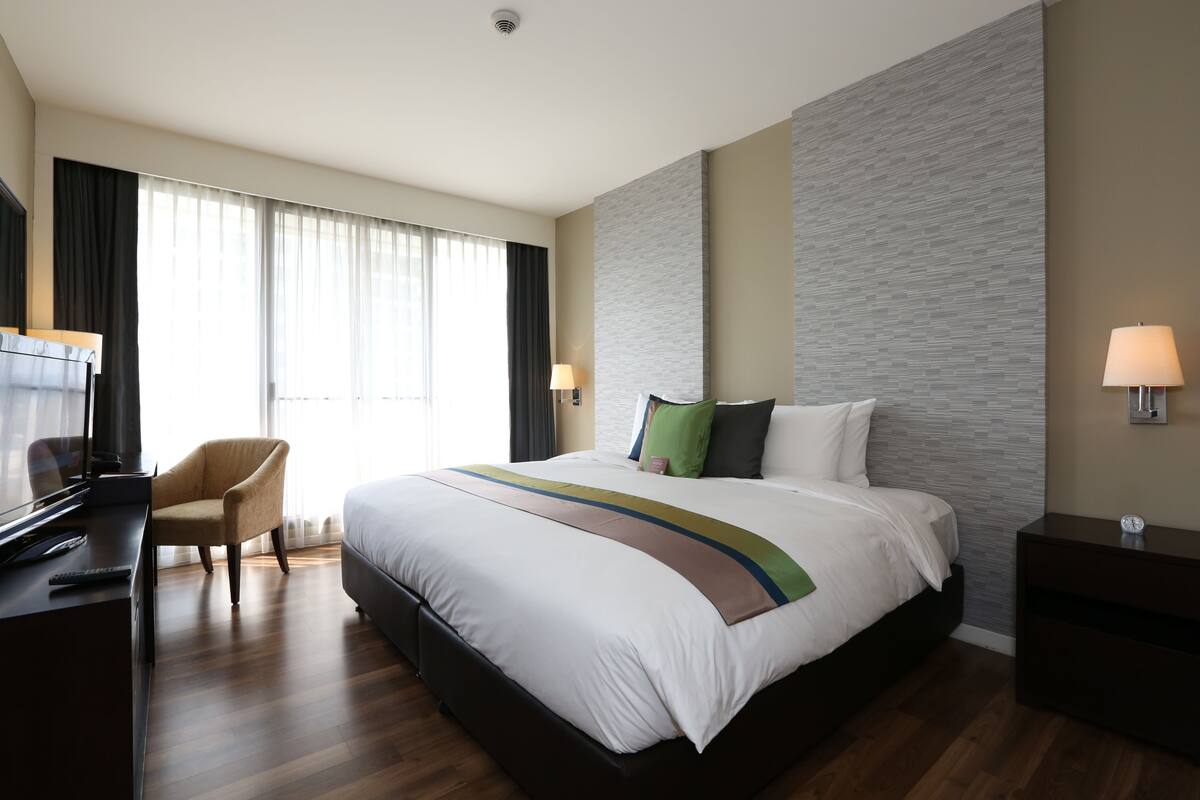three bedroom deluxe | down duvets, pillow-top beds, in-room safe, individually decorated