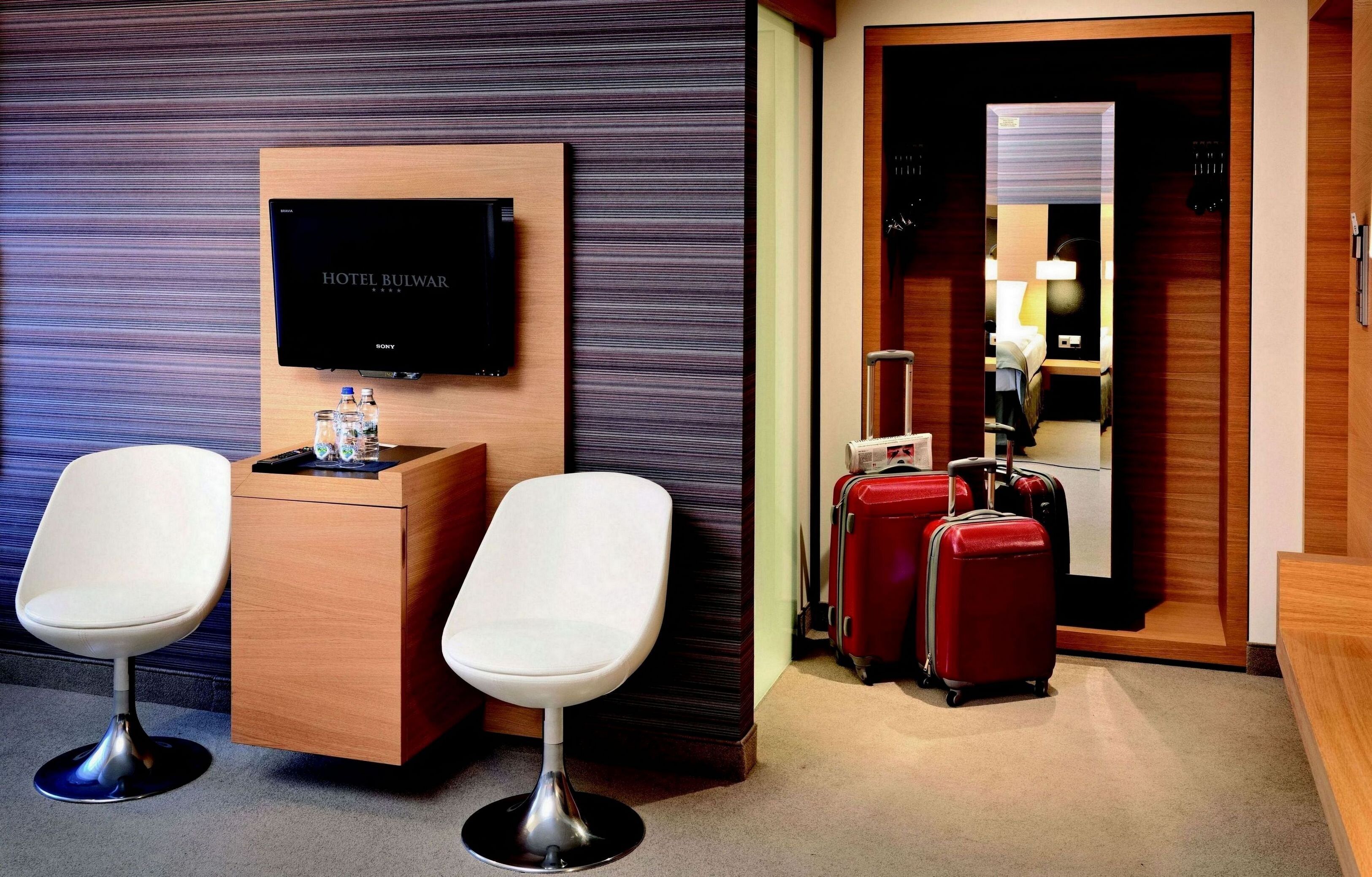 1 bedroom, hypo-allergenic bedding, desk, iron/ironing board