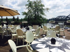 Breakfast, lunch and dinner served