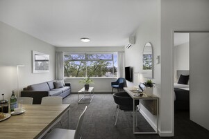 Appartement, 2 chambres | Coin séjour | Télévision LCD, lecteur de DVD