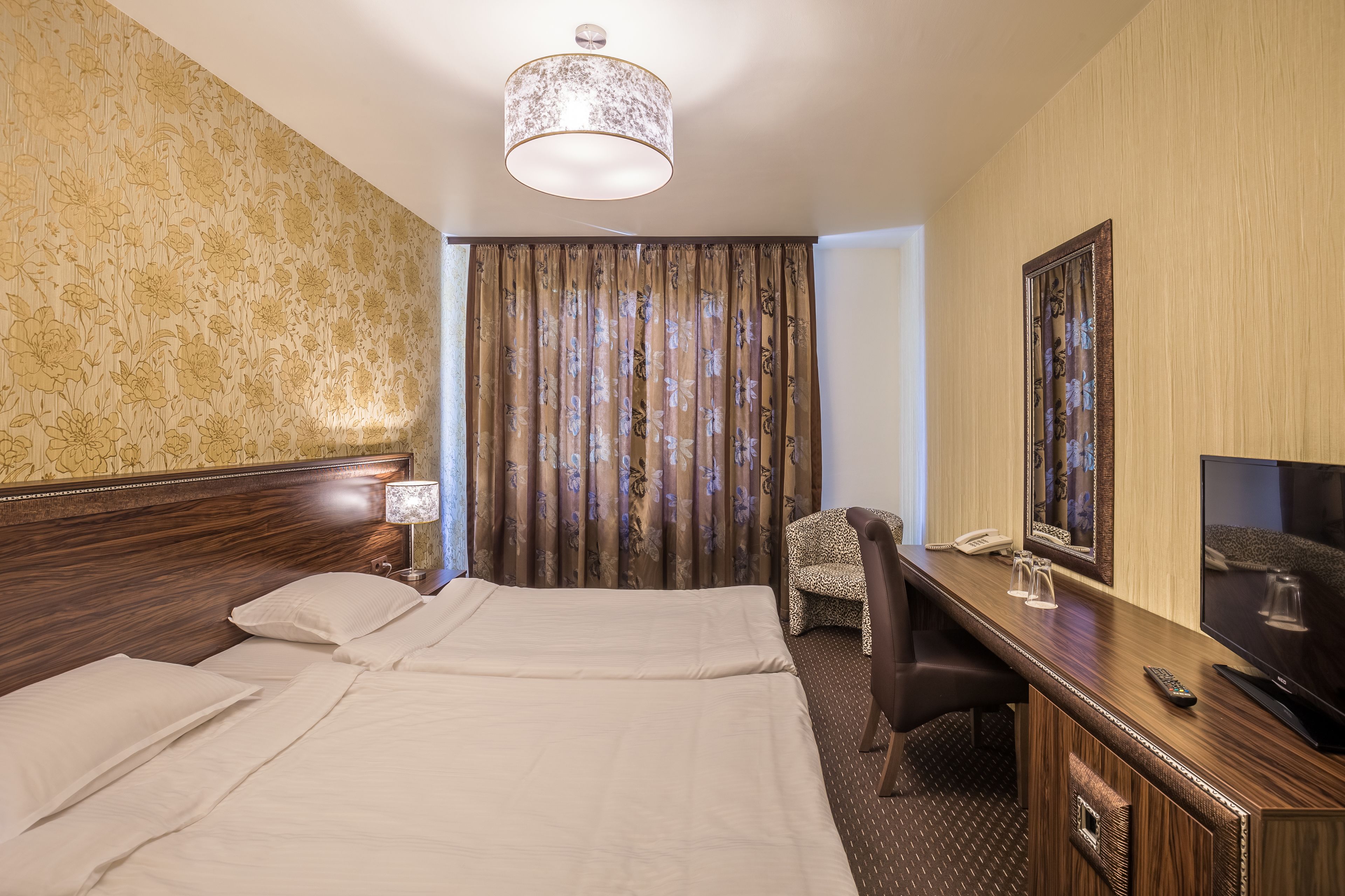 double room | minibar, in-room safe, desk, soundproofing