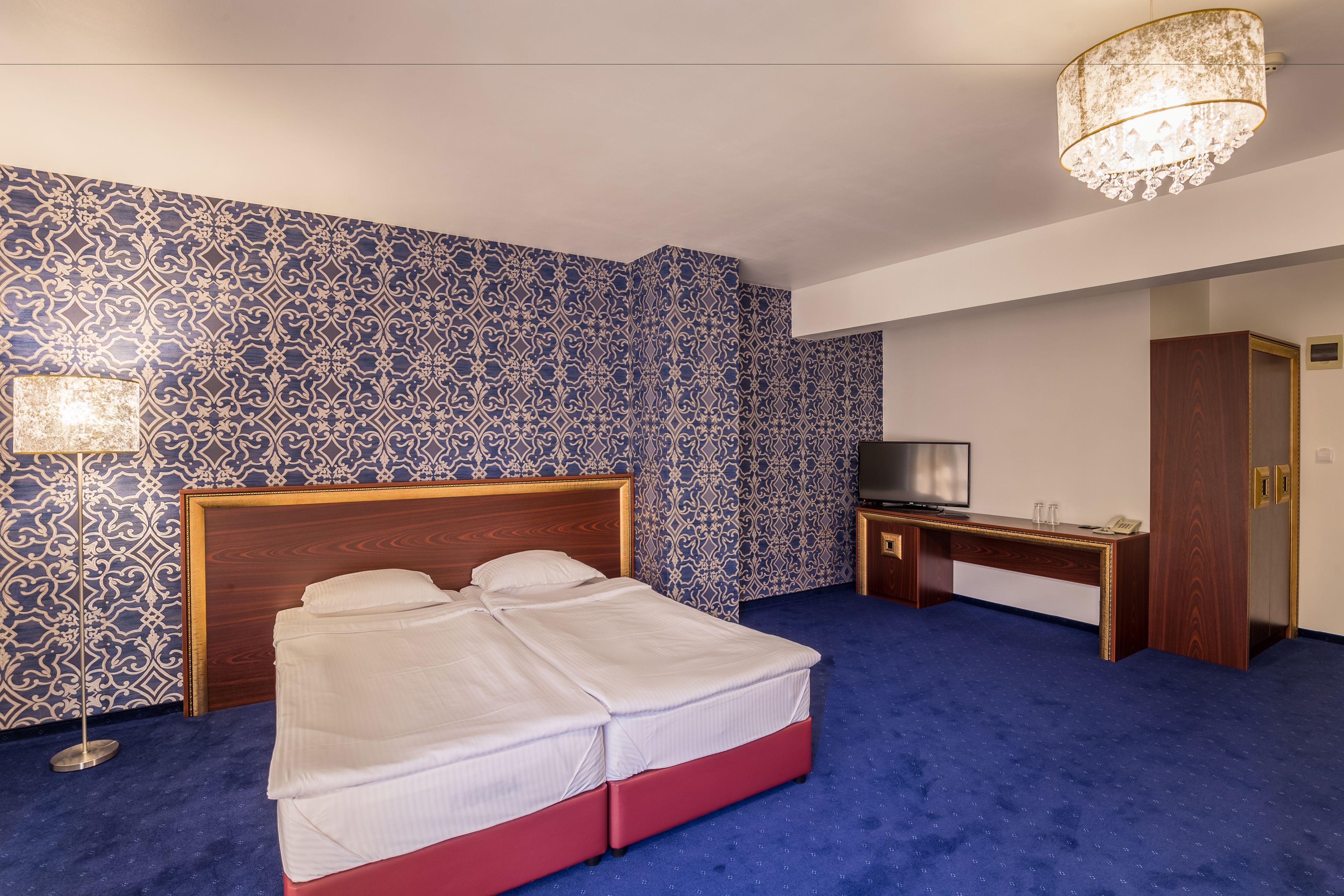 family suite, 1 bedroom | minibar, in-room safe, desk, soundproofing