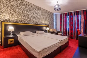 Minibar, coffres-forts dans les chambres, bureau, chambres insonorisées