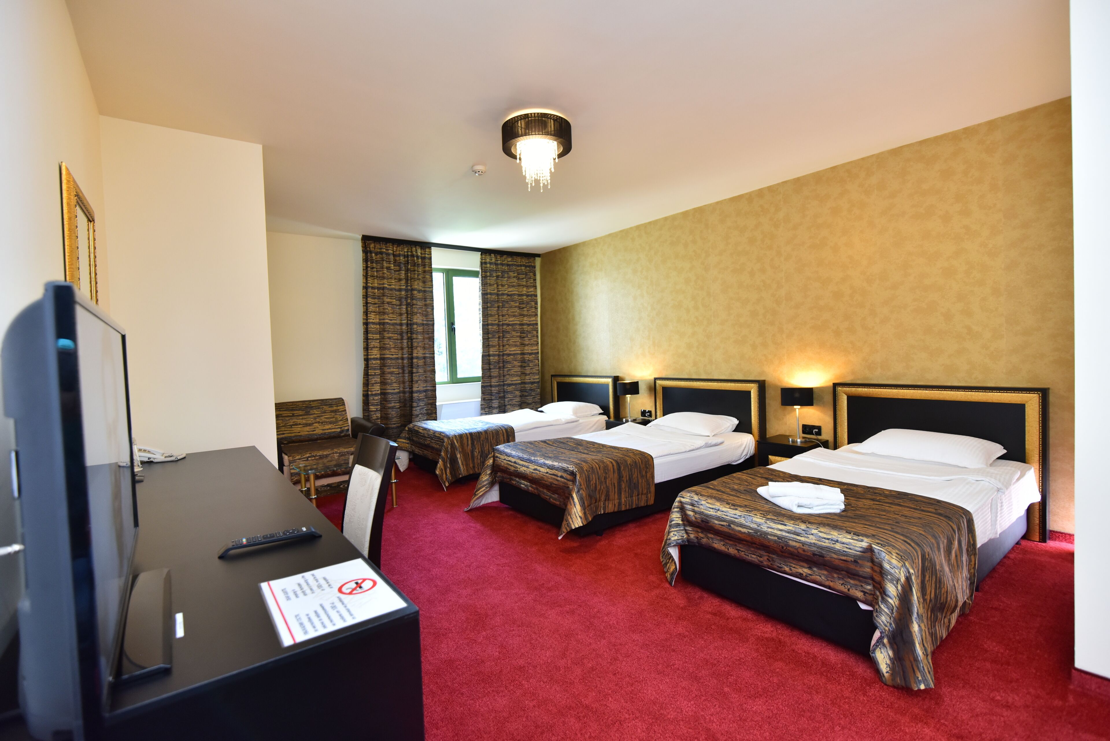 deluxe triple room, 1 bedroom | minibar, in-room safe, desk, soundproofing