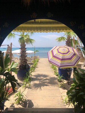 Playa privada en los alrededores, sillas reclinables de playa