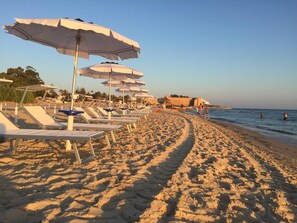 Playa privada en los alrededores, sillas reclinables de playa