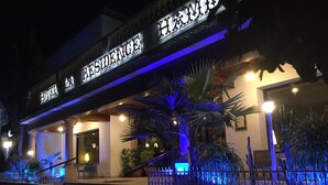 A hotel entrance with a sign reading "RESIDENCE HOTEL" and a staircase leading up to the entrance. - Residence Hammamet (Hammamet)