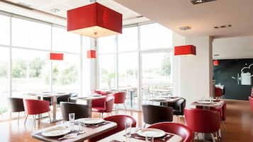 Lunch, dinner served; Regional cuisine, alfresco dining