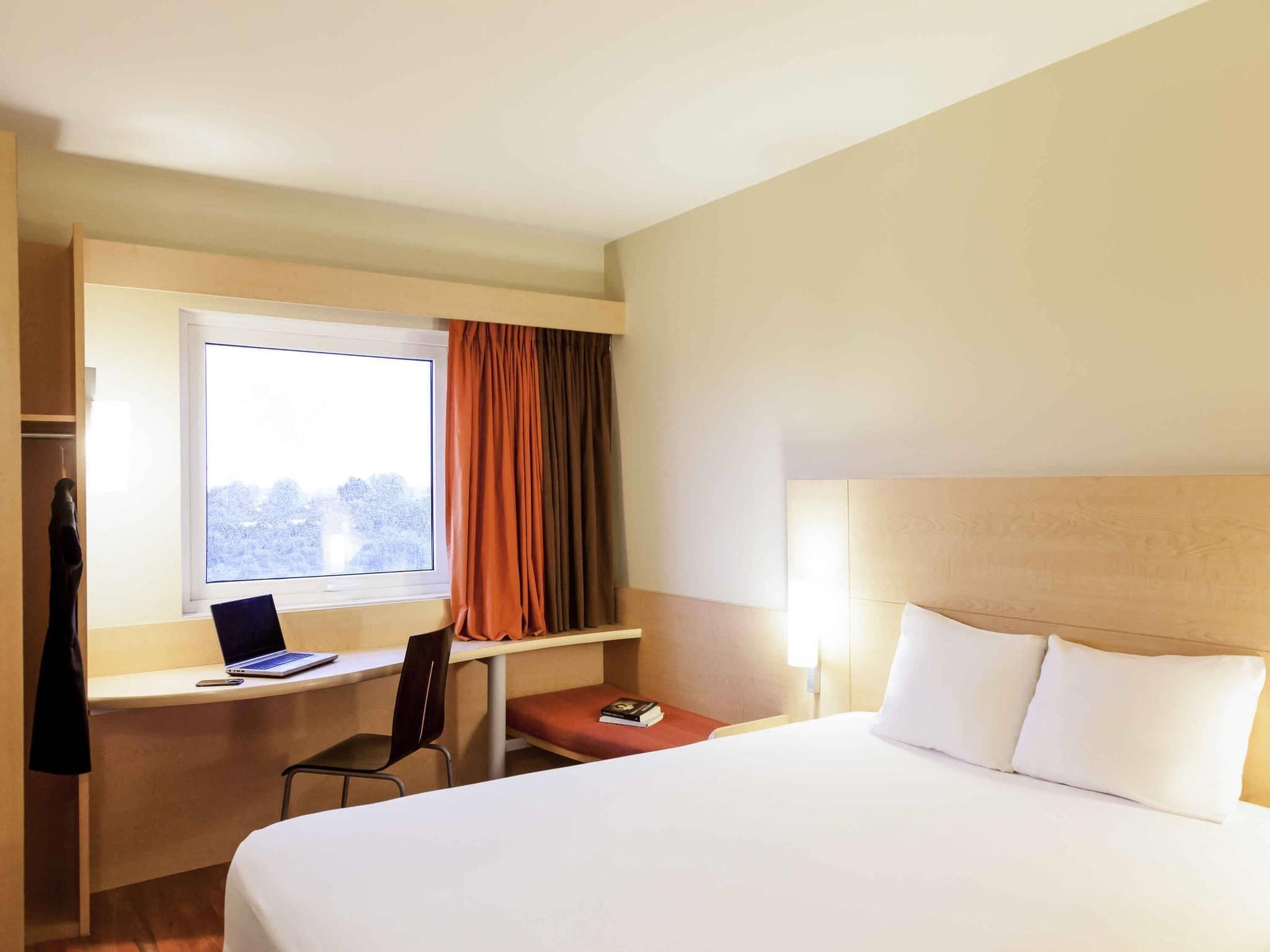 Kamar Double Standar, 1 Tempat Tidur Double | Tirai kedap cahaya, kedap suara, Wi-Fi gratis, dan seprai linen