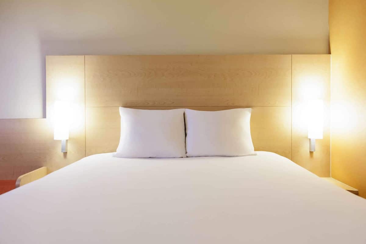 Habitación estándar doble, 1 cama doble | Cortinas opacas, sistema de insonorización, wifi gratis y ropa de cama