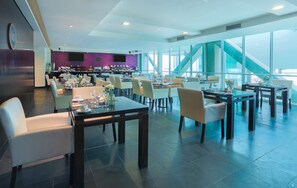 朝食 (オーダー形式)、毎日提供 (無料)