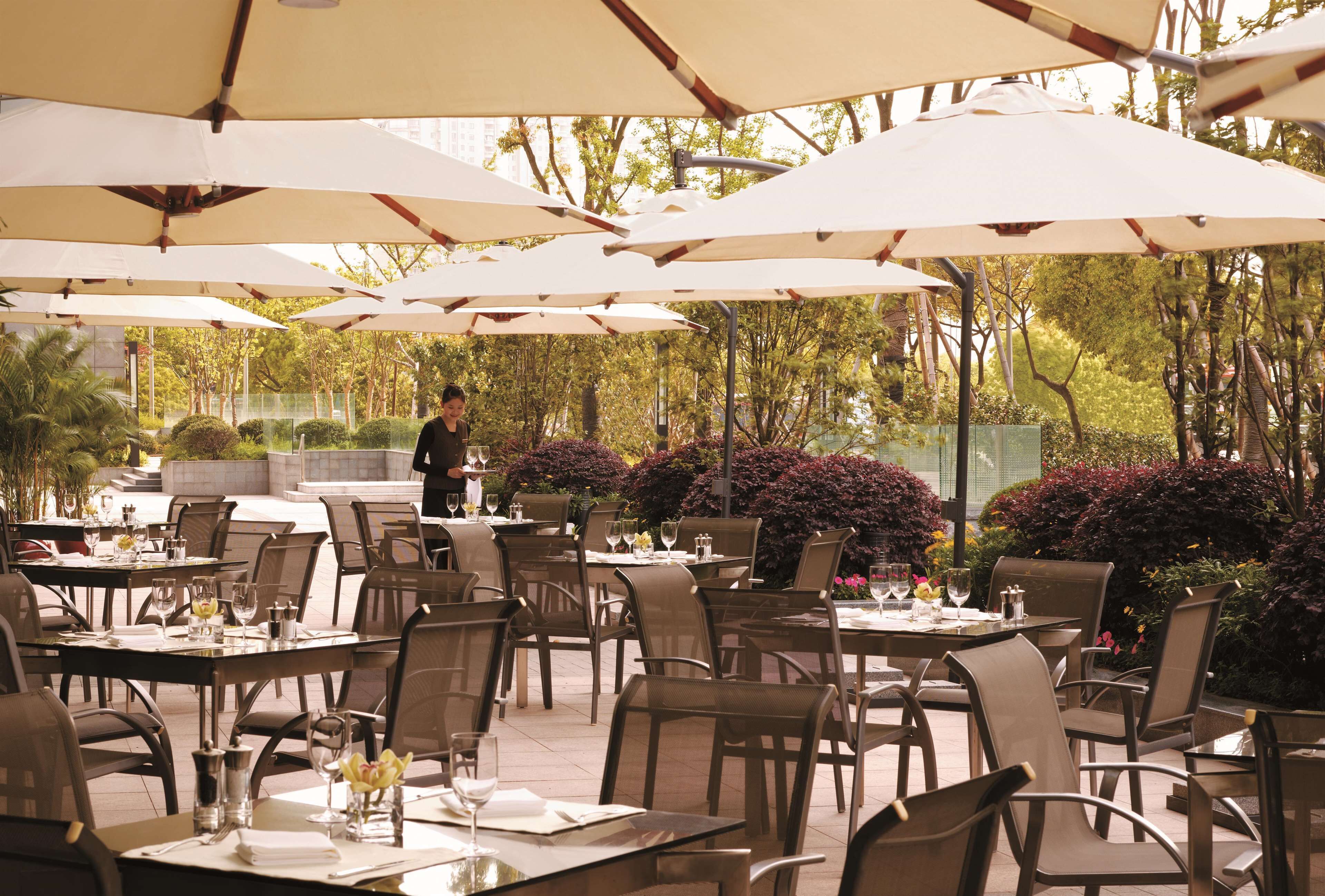 3 restaurants, lunch, dinner served; asian cuisine