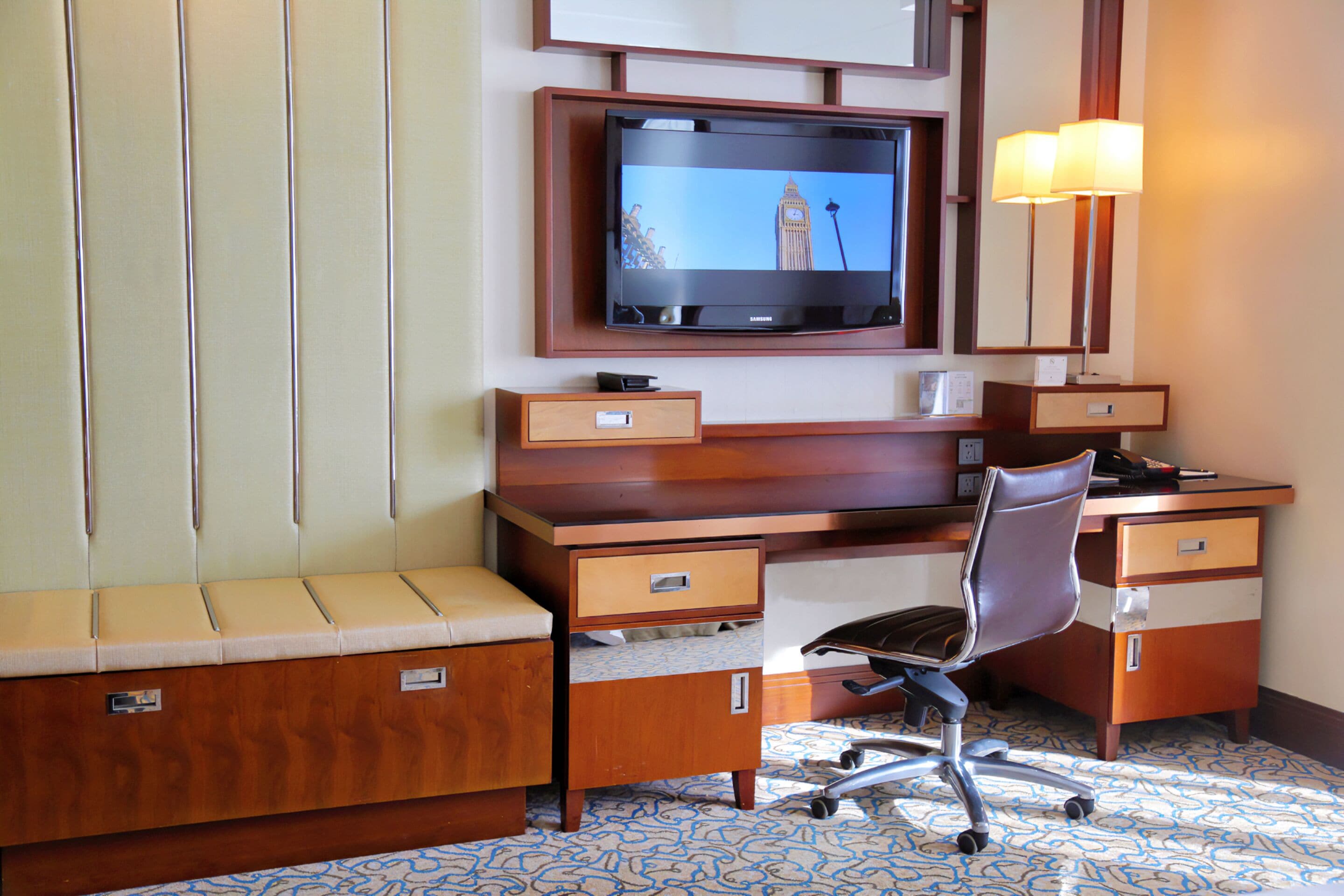 37-inch lcd tv with satellite channels, tv, ipod dock