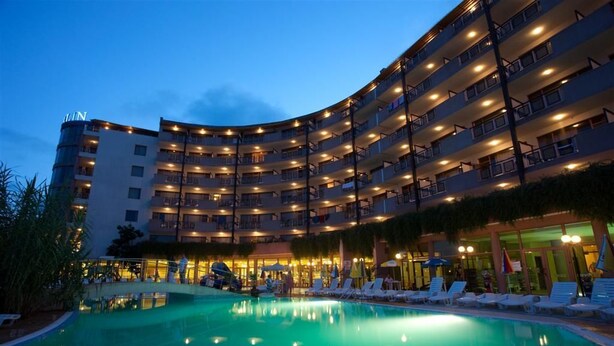 Outdoor pool - Berlin Green Park Hotel (Golden Sands)