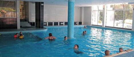 Piscina interna, piscina externa