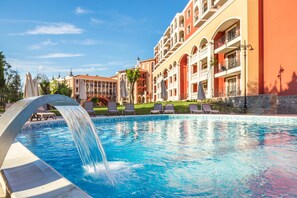 Indoor pool, 2 outdoor pools, open 9:00 AM to 6 PM, pool umbrellas - Festa Via Pontica (Pomorie)