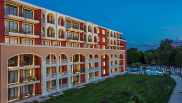 Fassade der Unterkunft – Abend/Nacht