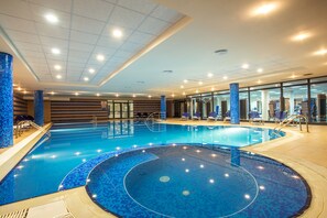 Piscine couverte, piscine extérieure