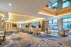 ฝ่ายต้อนรับ